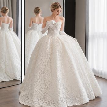 Muxing Damen Brautkleid Spitze Prinzessin Hochzeitskleid Trägerlos Bodenlang Ballkleid mit Handschuhen und Schleier