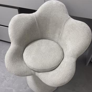 MuXing Drehbarer Schminktischstuhl in Blütenform mit Rückenlehne – Bequemer Make-up-Stuhl für Schlafzimmer und Ankleidezimmer 53 × 85 cm /HBY6789/