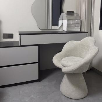 MuXing Drehbarer Schminktischstuhl in Blütenform mit Rückenlehne – Bequemer Make-up-Stuhl für Schlafzimmer und Ankleidezimmer 53 × 85 cm /HBY6789/