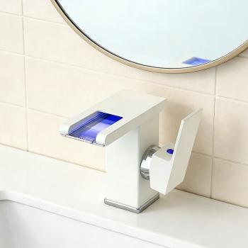 Muxing LED Waschtischarmatur Wasserhahn Badarmatur Waschbecken Mischbatterie Küchenarmatur