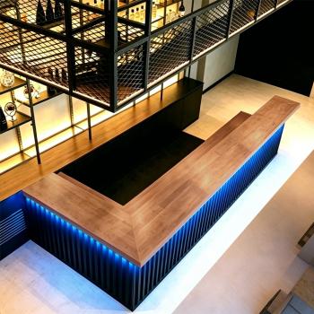 Muxing Moderner minimalistischer Bartresen/Theke Bartheke  individuell gefertigter großer Bartresen Barempfangstheke /HCTG ZJ/