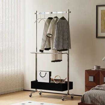 Muxing  Kleiderständer mit Stauraum Garderobenständer auf Rollen Kleiderständer für Wohnzimmer und Schlafzimmer 120×40×176 cm