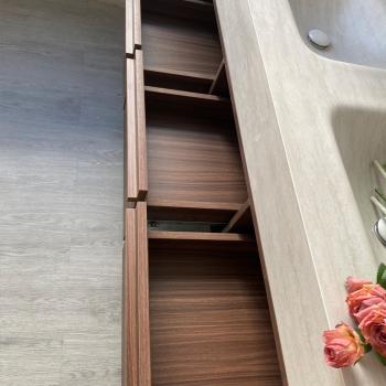 Muxing Waschbecken aus Keramik Waschbecken Doppelspüle Spüle mit zwei Becken Waschtisch-Set mit LED-Spiegel und Schränk【RW3318】