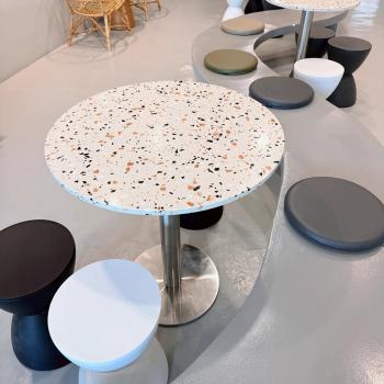 Muxing Restauranttisch, runder Terrazzotisch, runder Tisch für Dessertläden, Tisch für Milchteeläden, kleiner Tisch für Cafés 60 x 75cm【XYZBX56543】