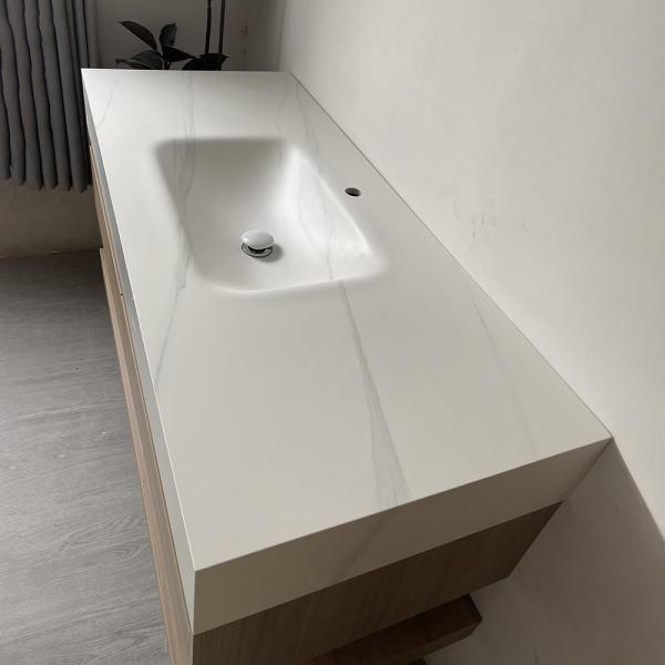 Sinterstein Waschbecken weiß Arbeitsplatte Holzmaserung Unterschrank Set mit Spiegelschrank 【RW3256JG】
